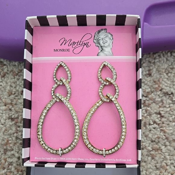 Marilyn Monroe Gold Earrings - Picture 1 of 1
